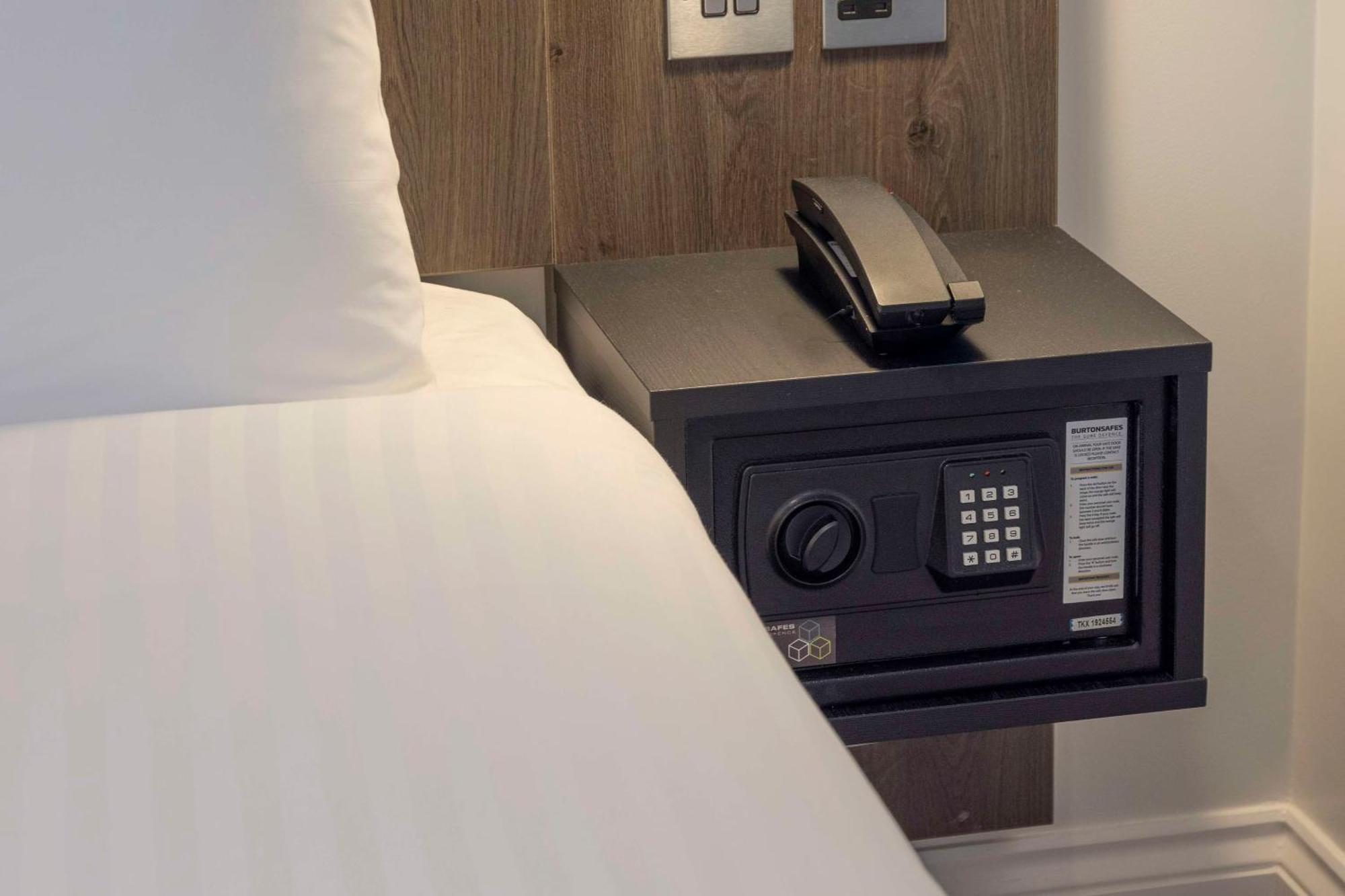 Best Western Kensington Olympia Hotel London Bagian luar foto